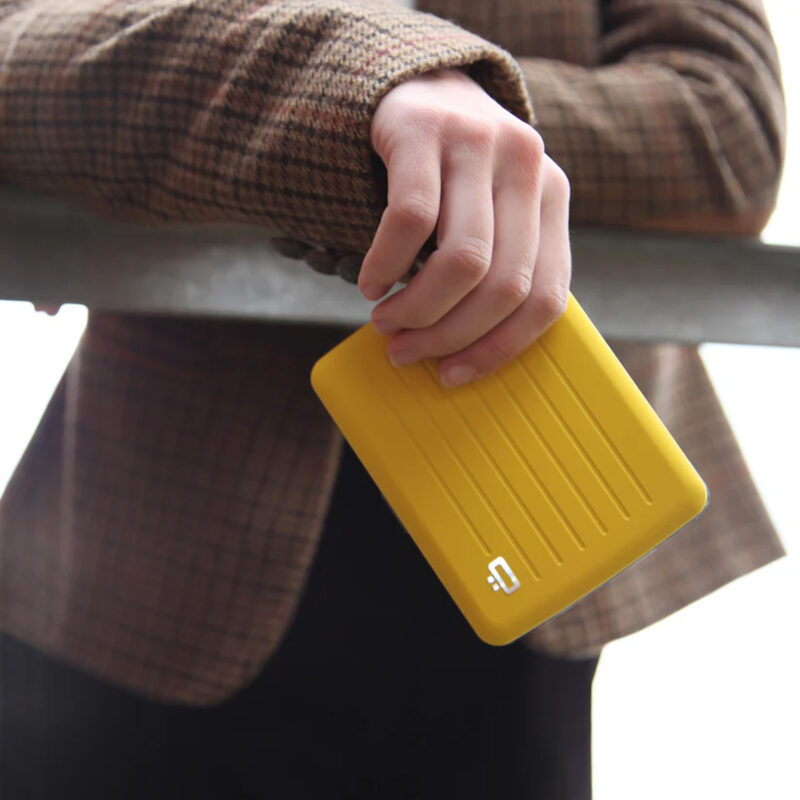 Porte cartes en aluminium Smart Case V2 Large Ögon taxi yellow